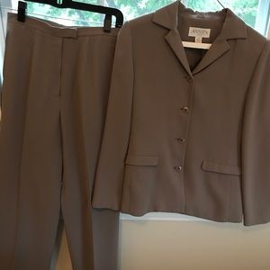 Casual Corner ANNEX Petite 2 piece suit